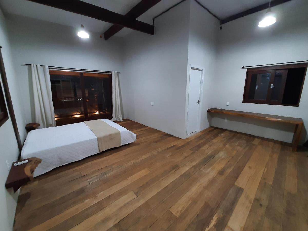 Casa Ampla Com Piscina E Hidromassagem